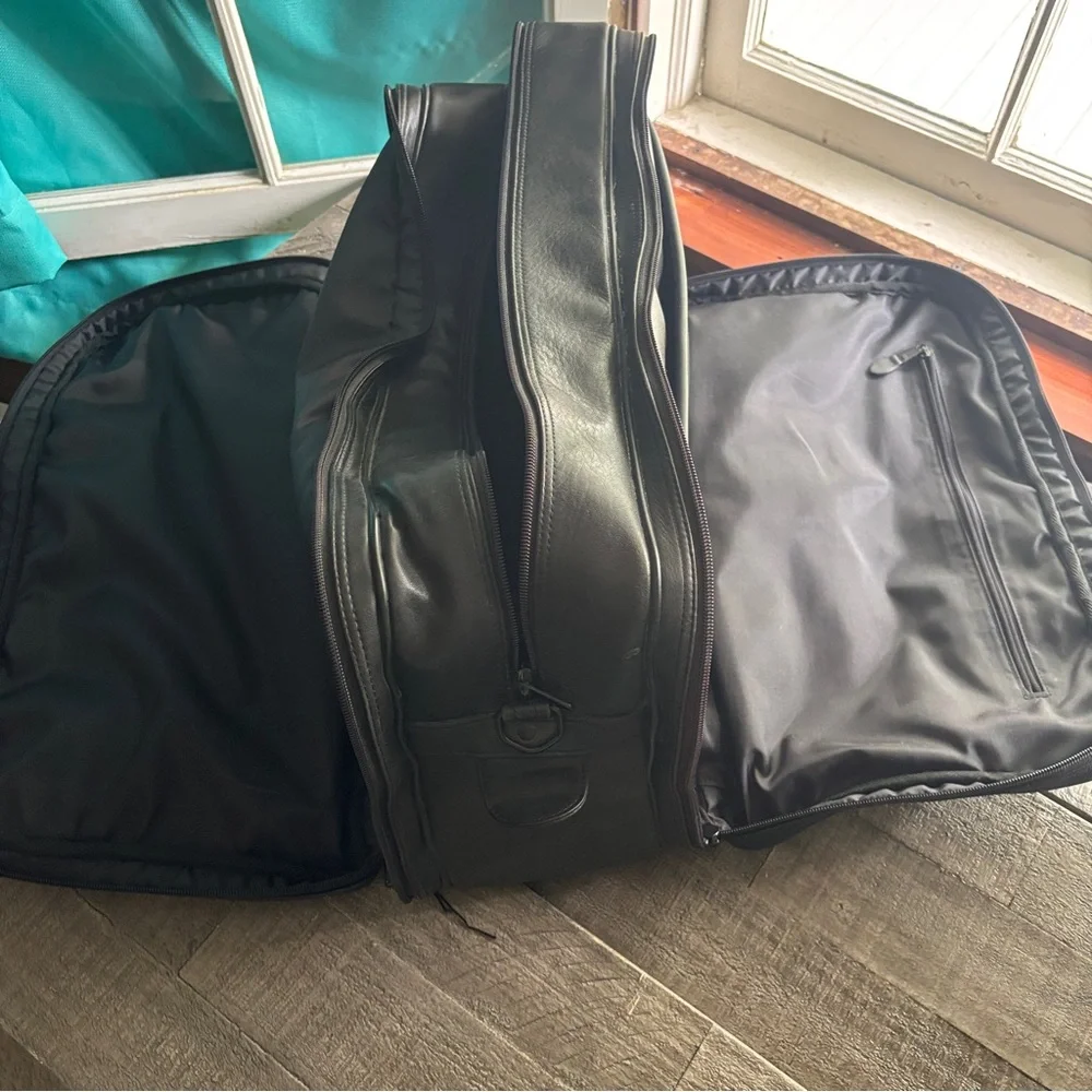 Brookstone Black Genuine‎ Soft Leather Carryon Weekender Roomy Briefcase